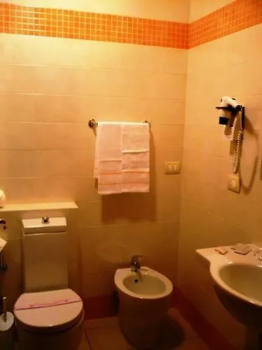 Hotel Florida Tirrenia 3*,  Italien